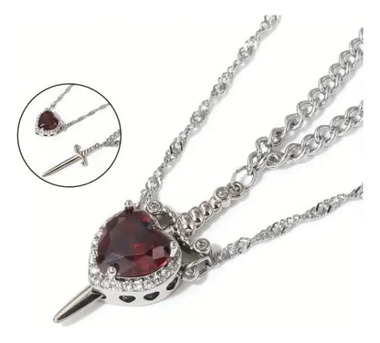 Collar pareja Magnus y Emily (Espada y Corazón)